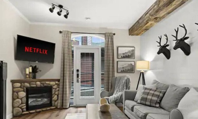 Cougar Creek Chalet De Esquí | ★Mystic Chalet★King Bed★Heated Pool&HotTub★Clean!