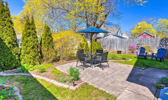Mystic - New London Apartamento | Mystic Refuge w/ Patio < 1 Mi to Downtown!