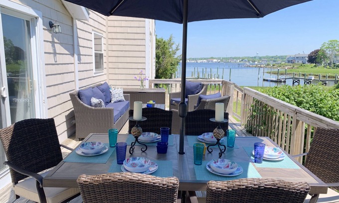 Mystic - New London Casa | Mystic River Waterfront with Dock, Kayaks and more. Minutes to historic Mystic