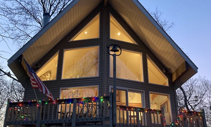 Lakeside Casa | Mystic Treefort- A Spacious Home inside the gates of Lakeside Ohio