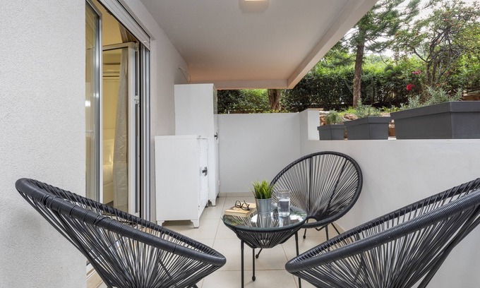 Vouliagmeni Apartamento | Mystique One Bedroom Apartment by BluPine