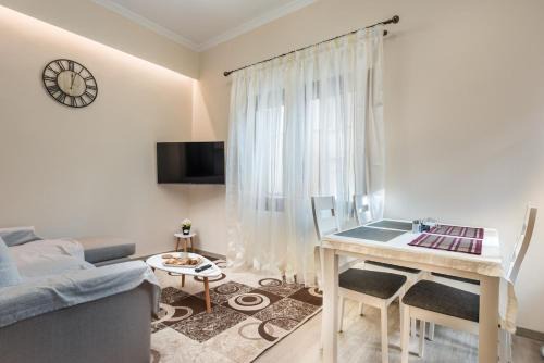 Lesvos Apartamento | Mytilene Central Home 4