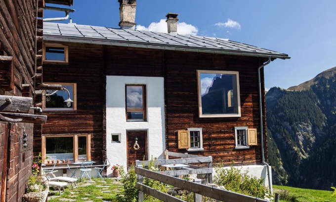 Safien Cama Y Desayuno | Nühus - Bed & Breakfast & more