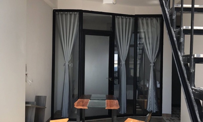 Nha Trang Villa | Nắng Homestay là nhà riêng, nằm trong hẻm cách đường lớn khoảng 300 mét.