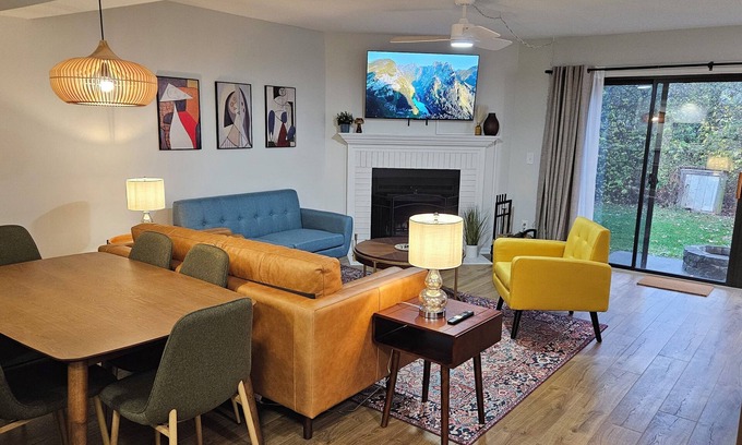 Columbus Casa | N. Columbus Townhome with 3bd, 2.5ba, Centrally Located!