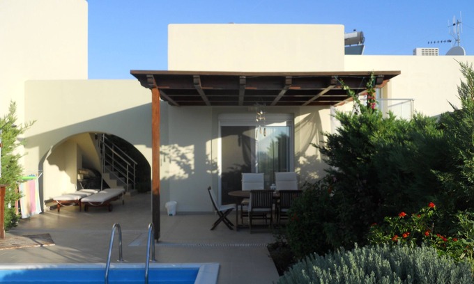Haraki Villa | Preciosa villa con piscina privada a poca distancia del bulevar Haraki.