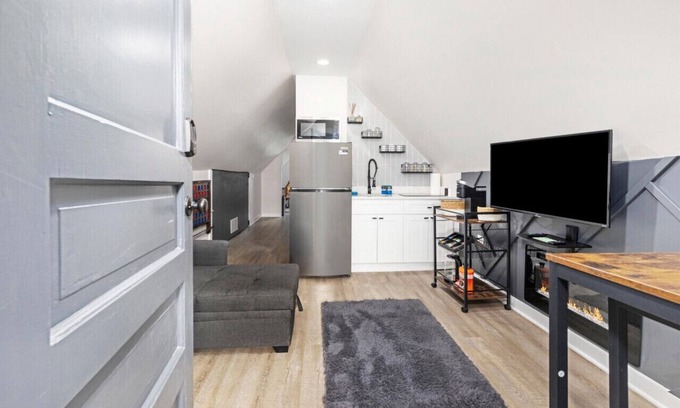 Logan Square Apartamento | N Ridgeway · Logan Square Cozy Apartment - Games+Arcade - Patio