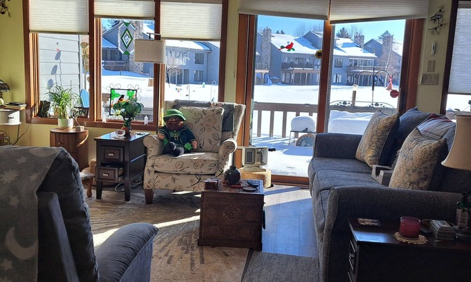 Green Bay Condominio | Spacious 3-bedroom condo on Lake Largo in nice Green Bay, Wisconsin