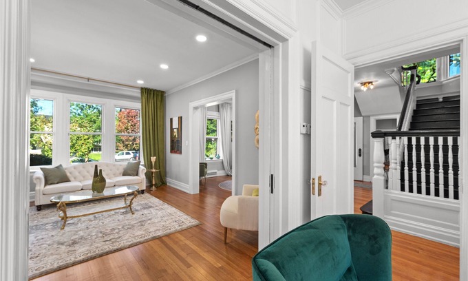 Detroit Casa | A charming 5 bedroom home located in the historic district of downtown Detroit