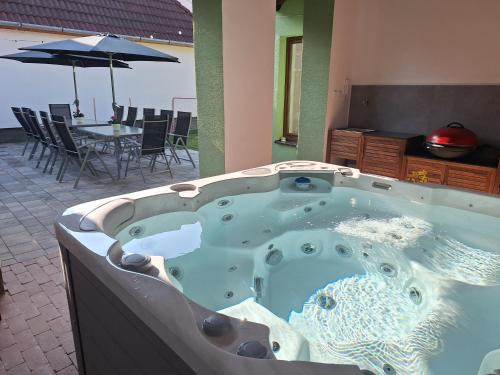 Dolni Bojanovice Casa | Na Sedmnáctce - s vířivkou
