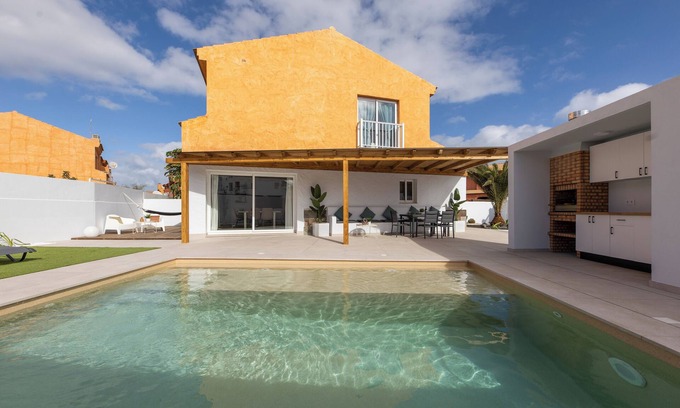Corralejo Chalet De Esquí | Nahia House. Private luxury villa with heated pool
