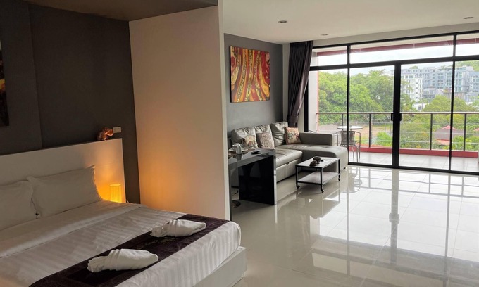 Nai Harn Apartamento | Nai Harn spacious studio, great amenities!