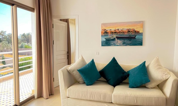 Ida Ougourd Casa | Nairobi room - swimming pool & breakfast