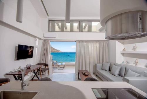 Plaka Apartamento | Nama Sea Side Suites