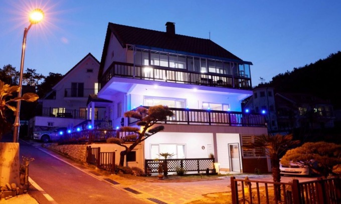 Mulgol Casa | Namhae German Village Hercules Pension
