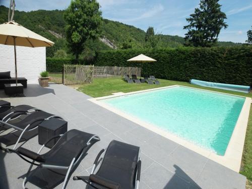 Hastiere-Lavaux Casa | Namur Mansion by the Meus