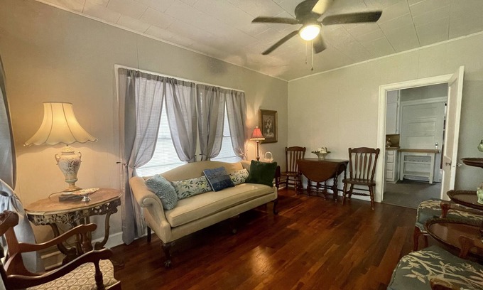 Hallsburg Casa | Nana's Cozy Country Getaway
