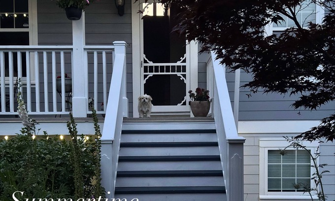 Regional District of Nanaimo Casa | Nanaimo Old City Quarter. Dog friendly, 2 bedroom garden suite with gas stove.