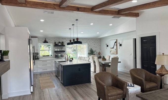 Port Orange Casa | Nana’s Beach Blessing - Steps to the beach! We give last minute discounts!