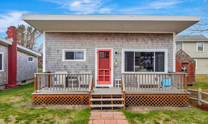 Phippsburg Cabaña | Nancy Cottage - Spacious retreat on Popham Beach with A/C!