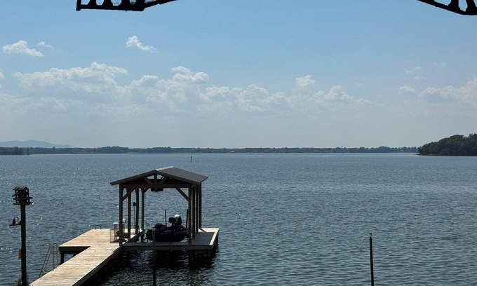 Cedar Bluff Casa | Nanny & Pa's Place - with Private Boat Ramp and Dock