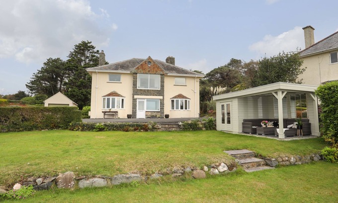 Criccieth Cabaña | NANT Y WYDDAN, family friendly, with open fire in Criccieth