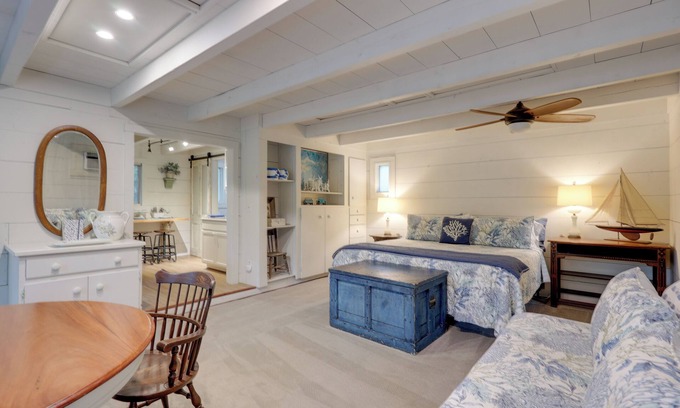 Fernandina Beach Apartamento | 'Nantucket Cottage' w/ Fishing Dock + Sunsets