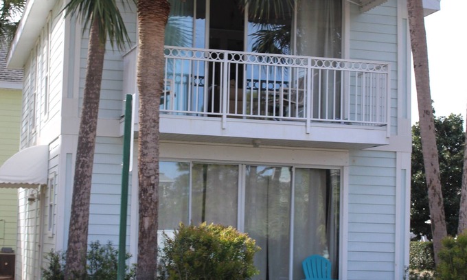 Crystal Beach Cabaña | Nantucket Cottage 11-A Arriba