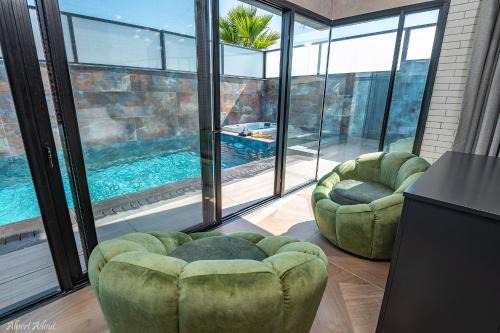 Elqosh Cabina | Naomi Boutique Suites