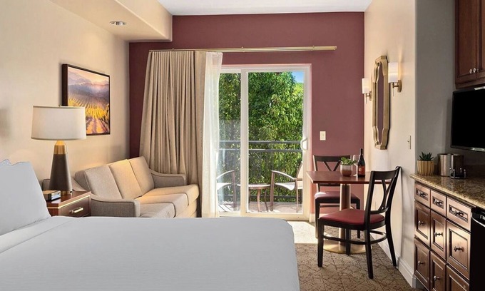 Napa Complejo | Napa 1-Bedroom suite at vineyard w/ wine tasting, pools, fitness, lots amenities