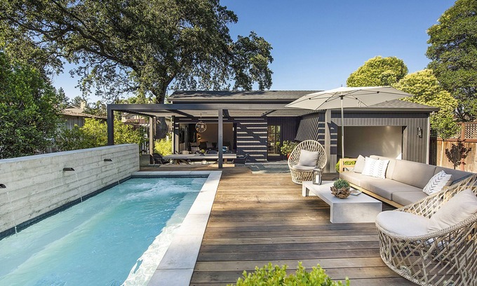 St. Helena Casa | Casa de diseño histórico + casa de huéspedes nueva
