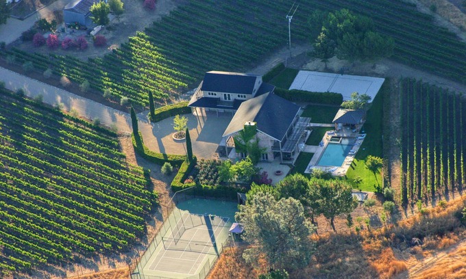 Calistoga Casa | Napa Valley Vineyard Estate For Active Lifestyles with 2 Pickleball Courts