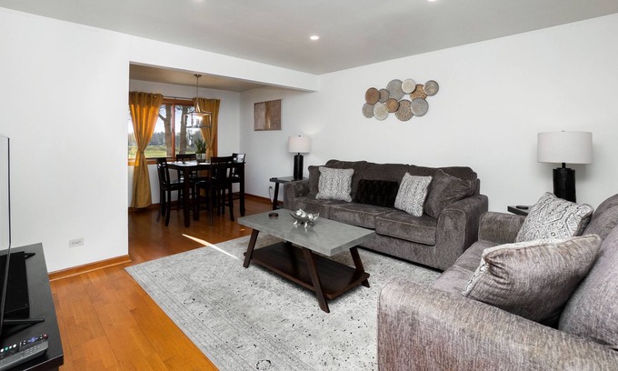 Fox Valley Casa | Naperville Rental- Knoll Dr