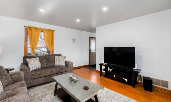 Fox Valley Casa | Naperville Rental- Knoll Dr