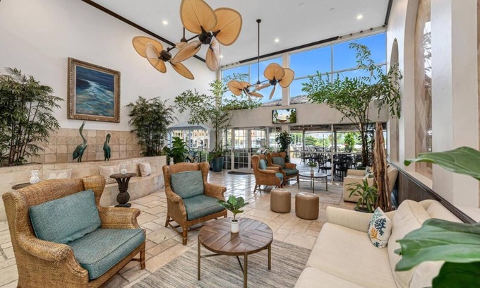 Redevelopment Area Complejo | Naples Bay Retreat: 4 Comfortable Units with Bay View! Outdoor Pool & Hot Tub!