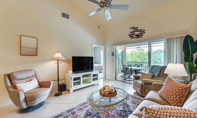 Ole Condominio | Naples Condo 10 Mi to Beach: Pool & Hot Tub Access