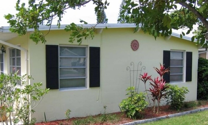 Naples Park Cabaña | Nápoles Cottage - Paseo a la playa - Privacidad con Piscina