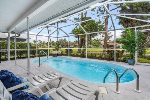 Central Naples Casa | Naples Golf Front Lux Pool Home