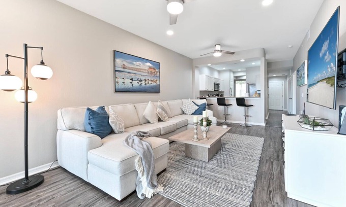 Naples Condominio | Naples lake view condo at Lely golf resort!
