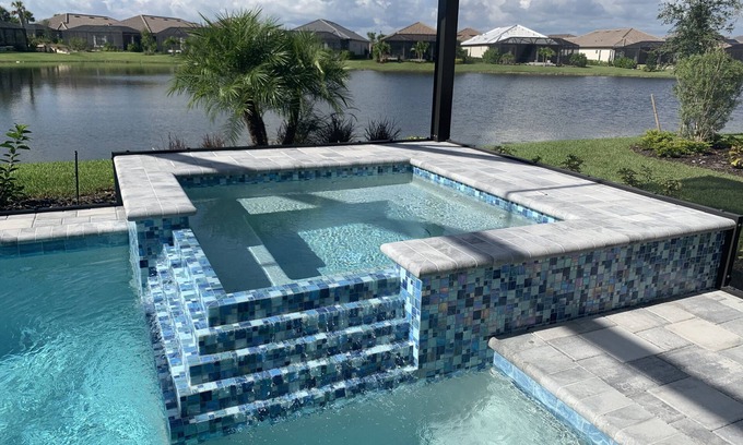 Naples Casa | Nueva construcción, bellamente decorada, 4 habitaciones 5. 5 baños, casa de lujo con golf