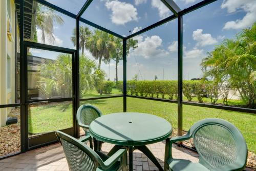 Naples Apartamento | Naples Oasis with Screened Porch and Tennis Court!