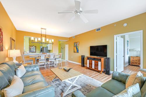 Naples Casa | Naples Resort Townhome with Screened Patio!