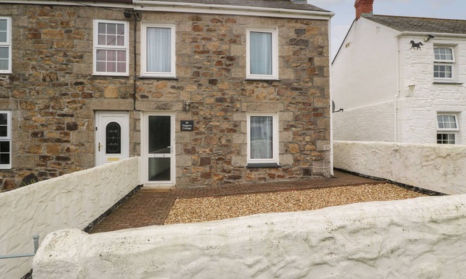 Connor Downs Cabaña | NAPPERS COTTAGE, pet friendly, with a garden in Connor Downs