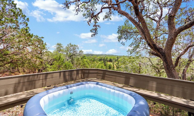 Canyon Lake Casa | Napping Fox Cottage I Hot tub, EV charger, Stars