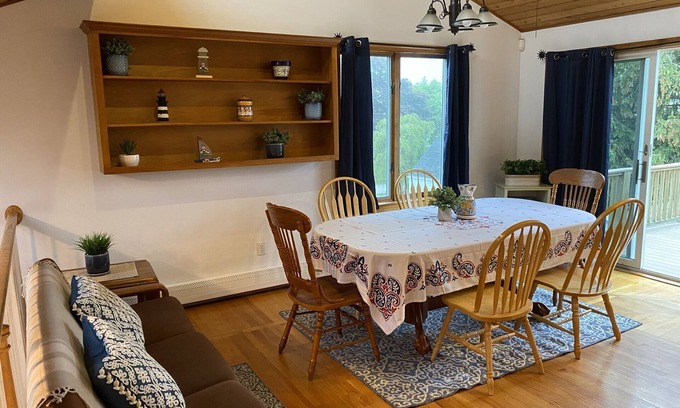 Briggs Farm Casa | Naragansett Beach-goers Retreat