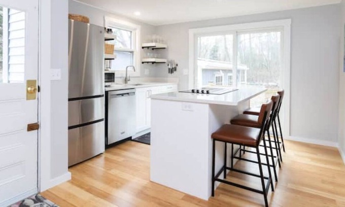 Narragansett Cabaña | Narragansett Beach/Narrow River! Welcome to Riverbend Cottage II