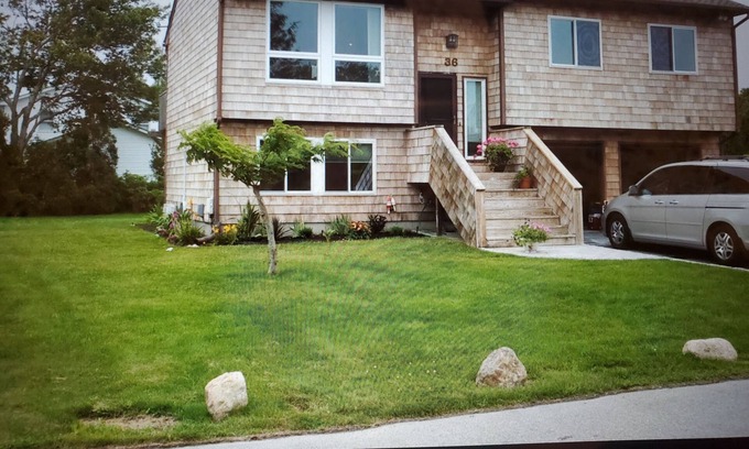 Eastward Look Casa | Narragansett Beach House Walking Distance to Beach!
