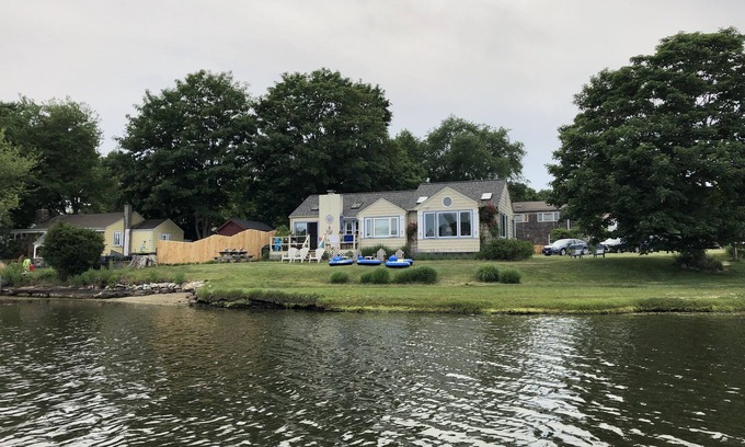 South Kingstown Cabaña | Narrow River Waterfront! Kayaks! SAVE: Aug 23-28 Sept 1-6 Sept 6-13 Sept 13-20