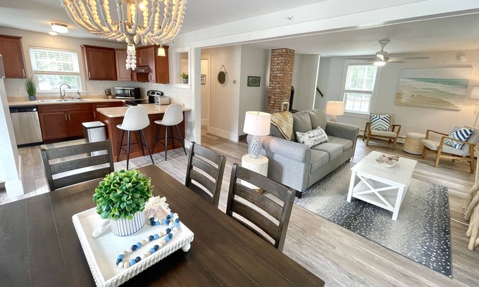 Hampton Condominio | 'NARWHAL' by WanderWow