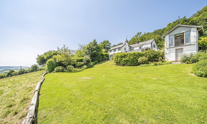 Axminster Cabaña | Nash Cottage - sleeps 8 guests in 4 bedrooms
